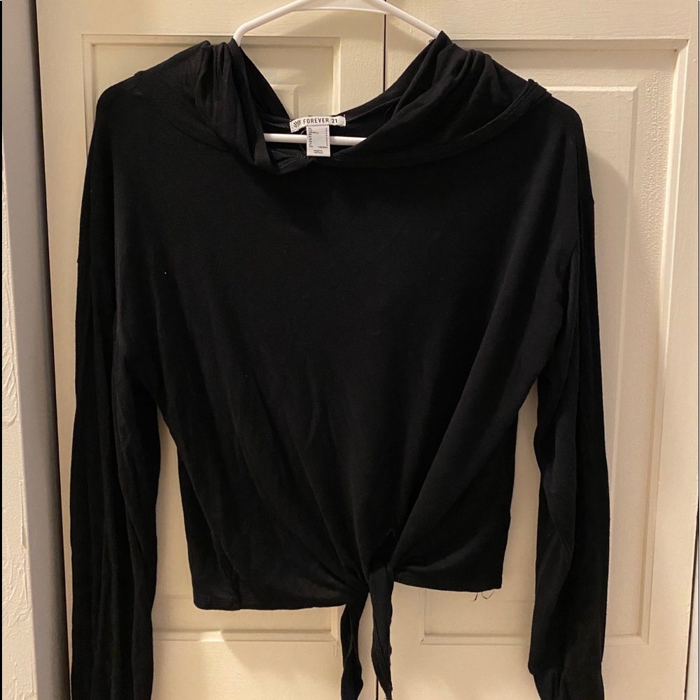 Black tie-bottom crop long-sleeve